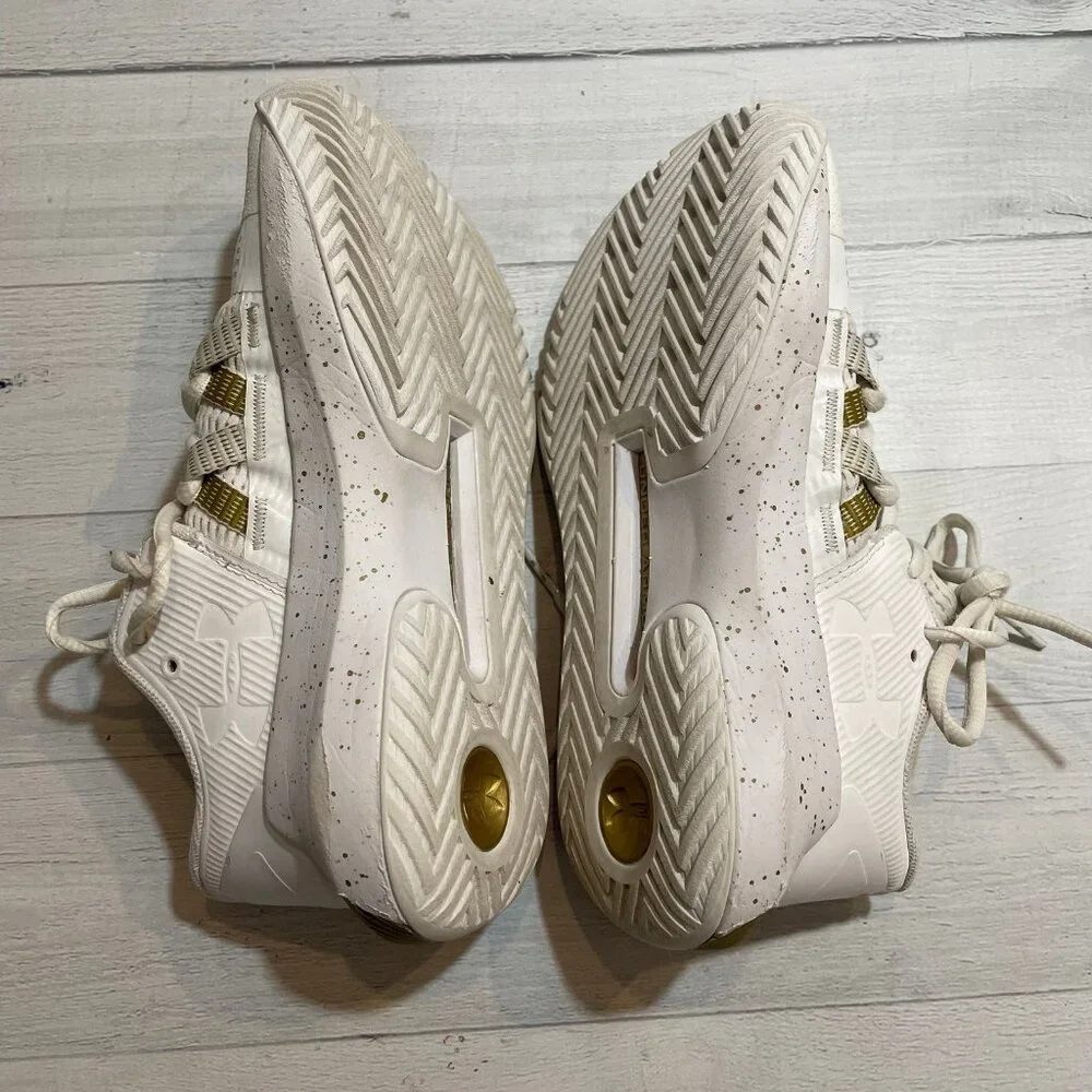 Women’s Under Armour Block City 2.0 Volleyball Shoes White & Gold 5.5‎